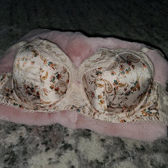 Victoria Secret Printed Bra 32D 😊😊😊 - Picture 1 of 12